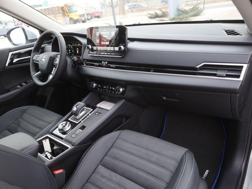 new 2025 Mitsubishi Outlander PHEV car, priced at $38,510