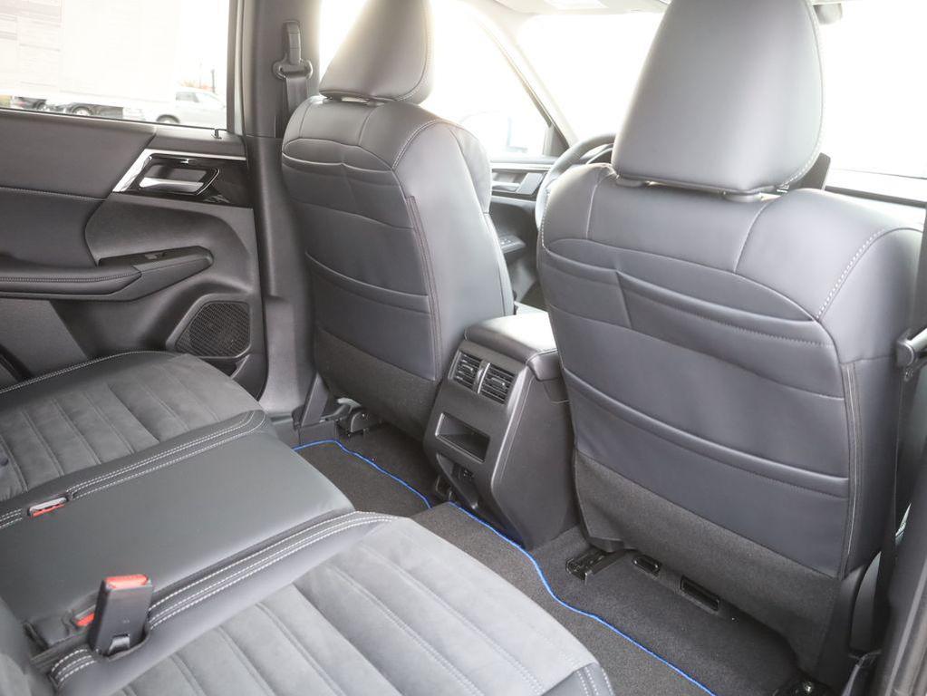 new 2025 Mitsubishi Outlander PHEV car, priced at $38,510