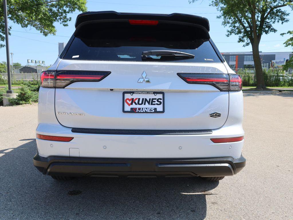 new 2025 Mitsubishi Outlander car, priced at $40,260
