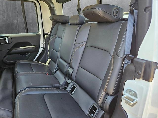 new 2025 Jeep Gladiator car, priced at $44,674