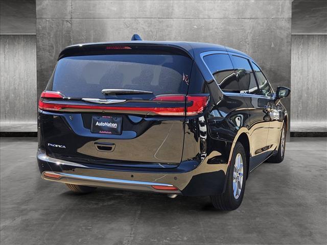 new 2024 Chrysler Pacifica car, priced at $39,641