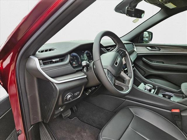 new 2025 Jeep Grand Cherokee car, priced at $42,061