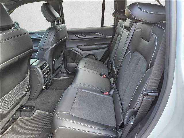 new 2025 Jeep Grand Cherokee car, priced at $40,091