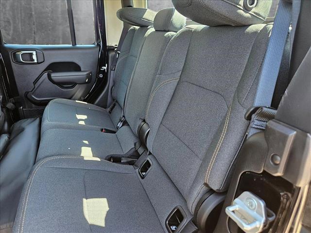 new 2025 Jeep Gladiator car, priced at $39,900