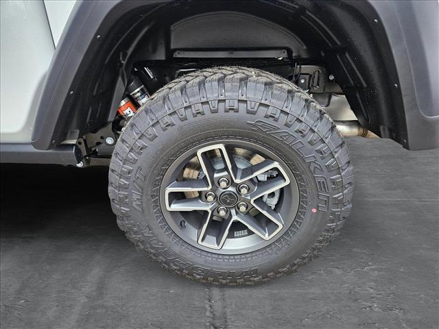 new 2025 Jeep Gladiator car, priced at $48,595
