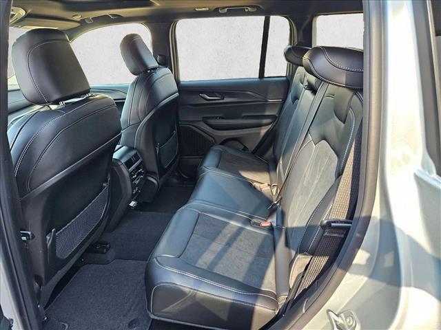 new 2025 Jeep Grand Cherokee car, priced at $40,277