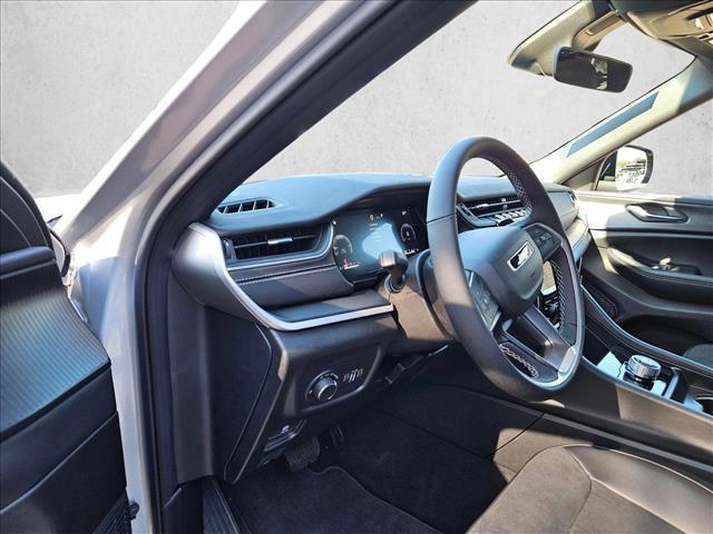 new 2025 Jeep Grand Cherokee car, priced at $40,277