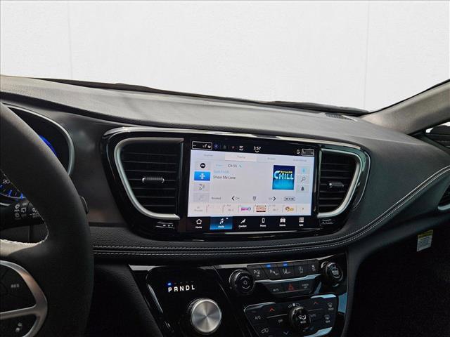 new 2025 Chrysler Pacifica car, priced at $36,997