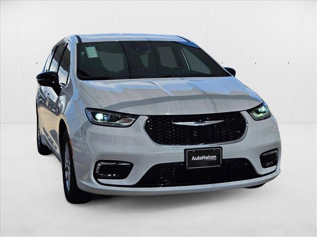 new 2025 Chrysler Pacifica car, priced at $36,997