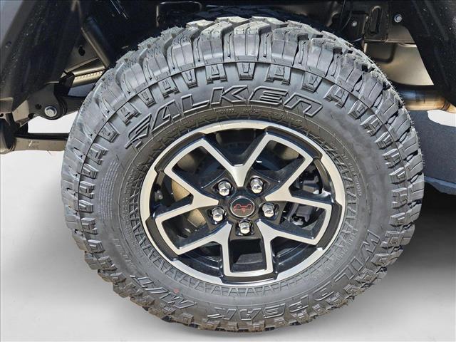 new 2025 Jeep Gladiator car, priced at $45,252
