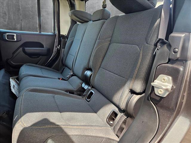 new 2025 Jeep Gladiator car, priced at $39,900
