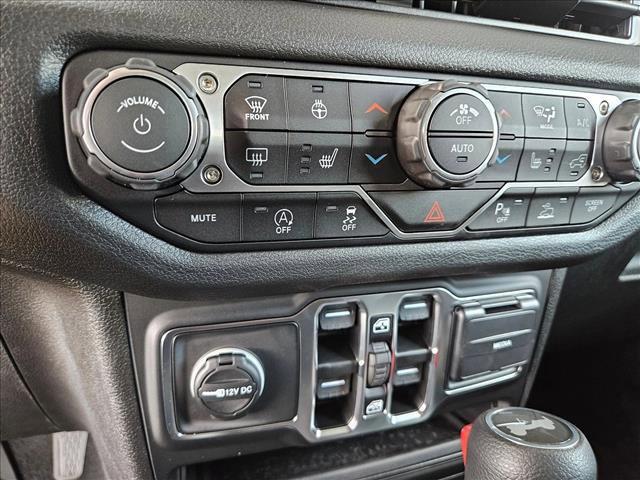 new 2025 Jeep Wrangler car, priced at $41,077