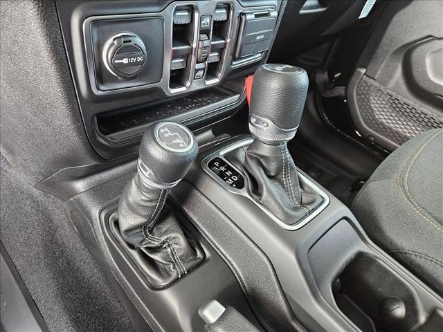 new 2025 Jeep Wrangler car, priced at $41,077