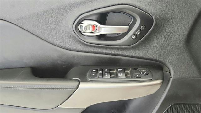 used 2019 Jeep Cherokee car, priced at $16,327
