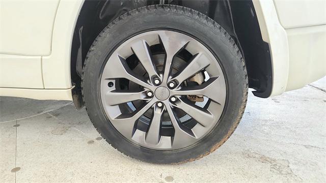 used 2019 Jeep Cherokee car, priced at $16,327