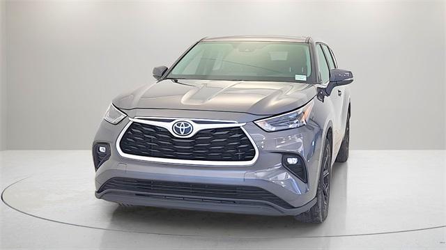 used 2023 Toyota Highlander car, priced at $30,590