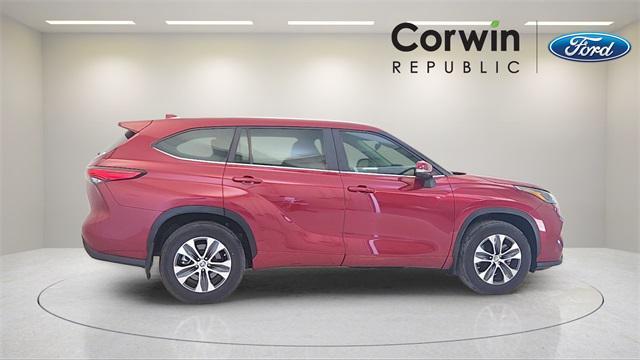 used 2023 Toyota Highlander car, priced at $34,890