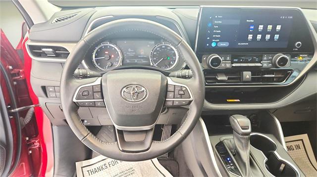 used 2023 Toyota Highlander car, priced at $34,890