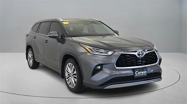 used 2022 Toyota Highlander car, priced at $44,399