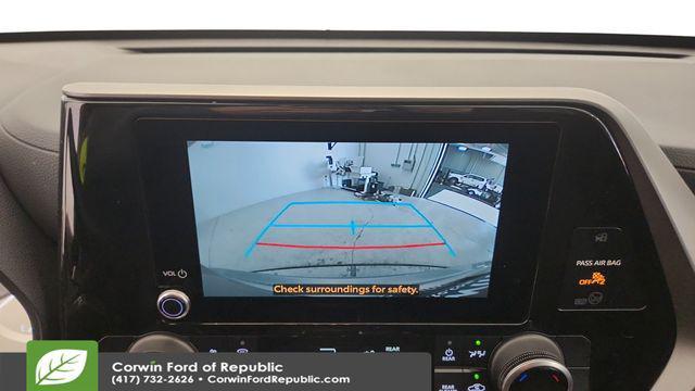 used 2024 Toyota Highlander car, priced at $32,489