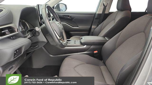 used 2024 Toyota Highlander car, priced at $32,489