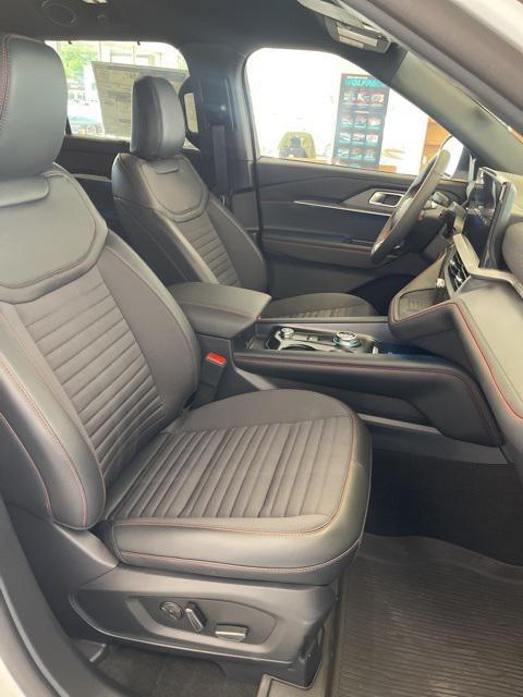 new 2025 Ford Explorer car, priced at $42,313