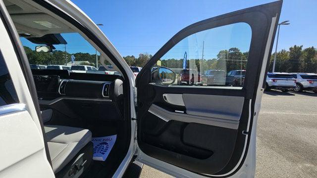 new 2025 Ford Expedition car, priced at $76,780