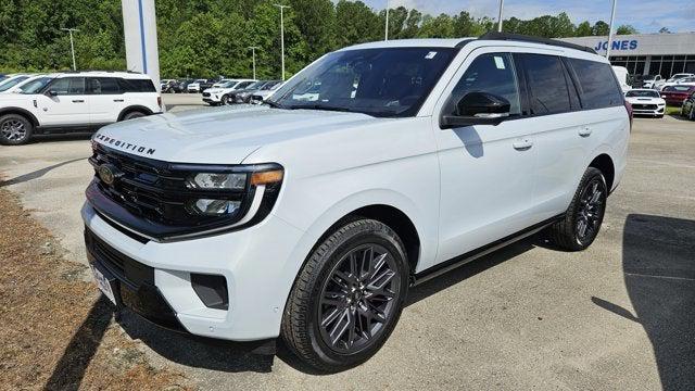 new 2025 Ford Expedition car, priced at $86,210