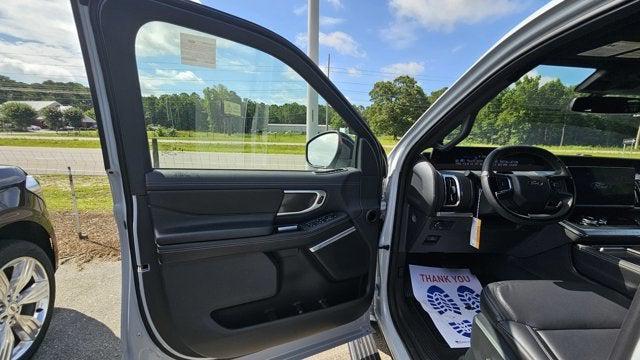 new 2025 Ford Expedition car, priced at $86,210