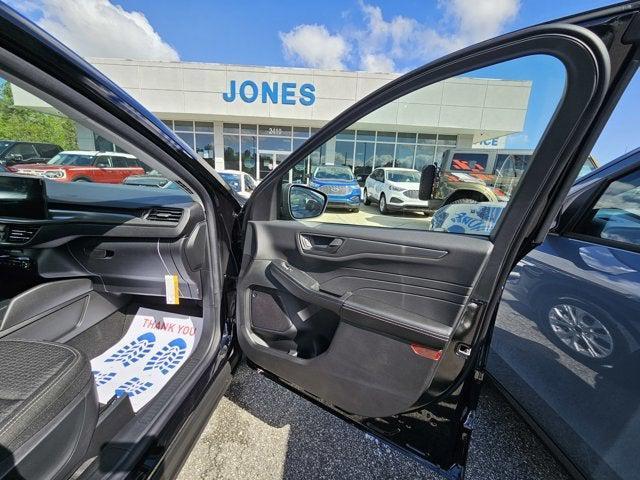 new 2025 Ford Escape car, priced at $29,567