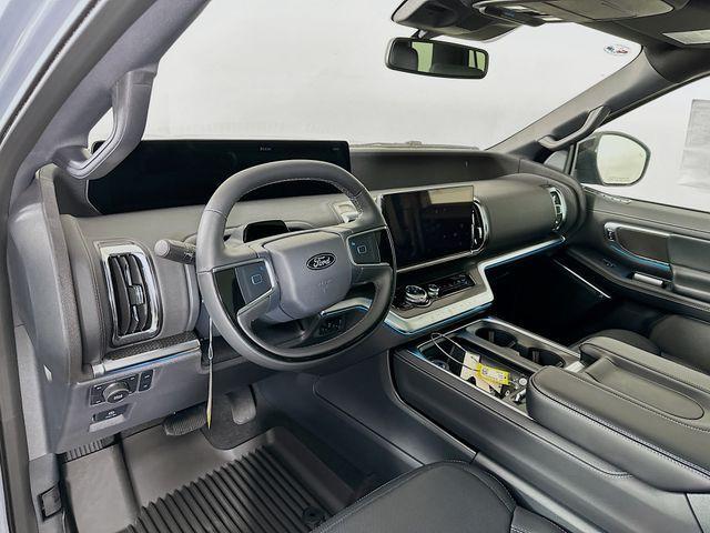 new 2025 Ford Expedition car, priced at $78,427