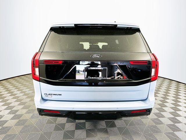 new 2025 Ford Expedition car, priced at $78,427