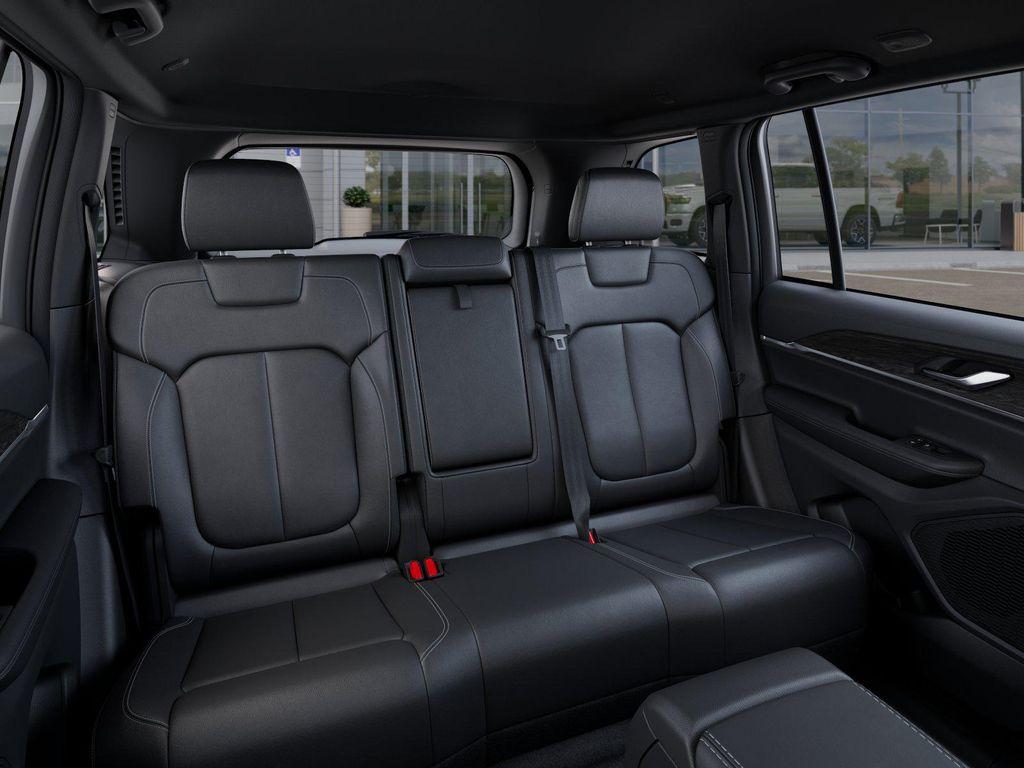 new 2025 Jeep Grand Cherokee car, priced at $46,900