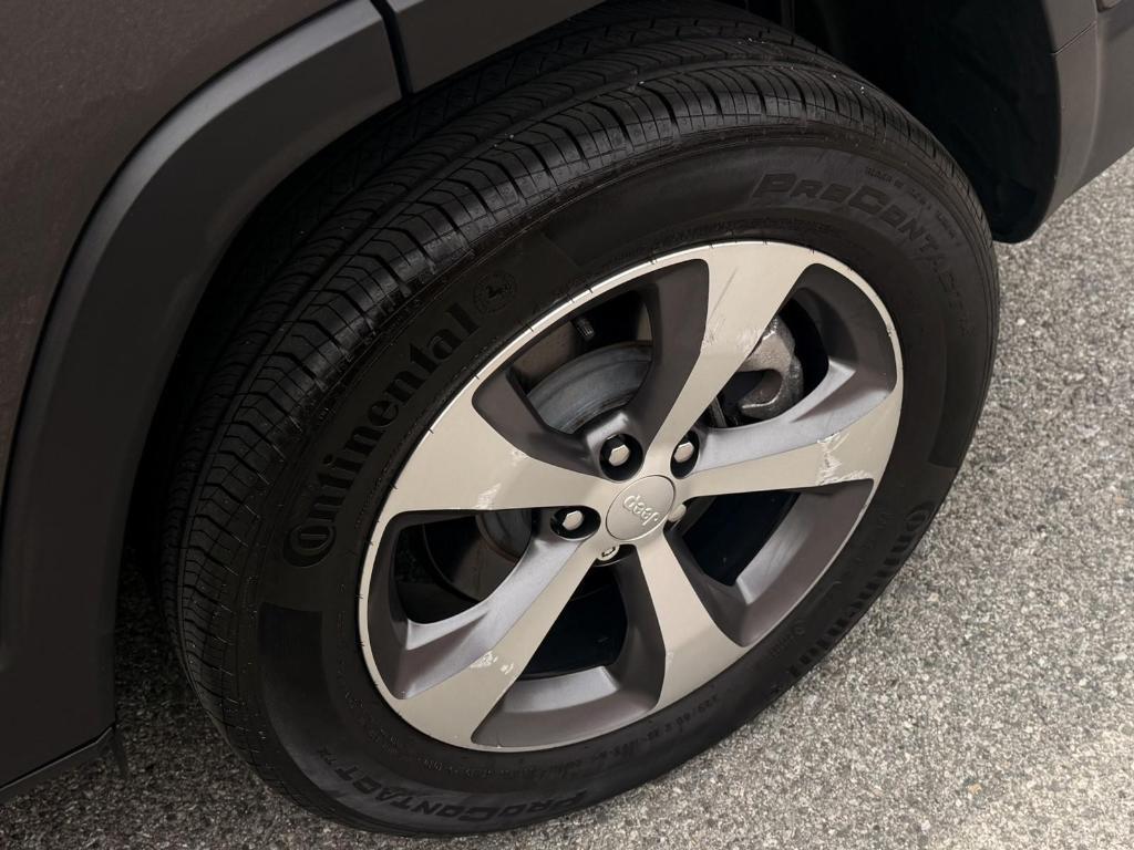used 2022 Jeep Cherokee car, priced at $28,888