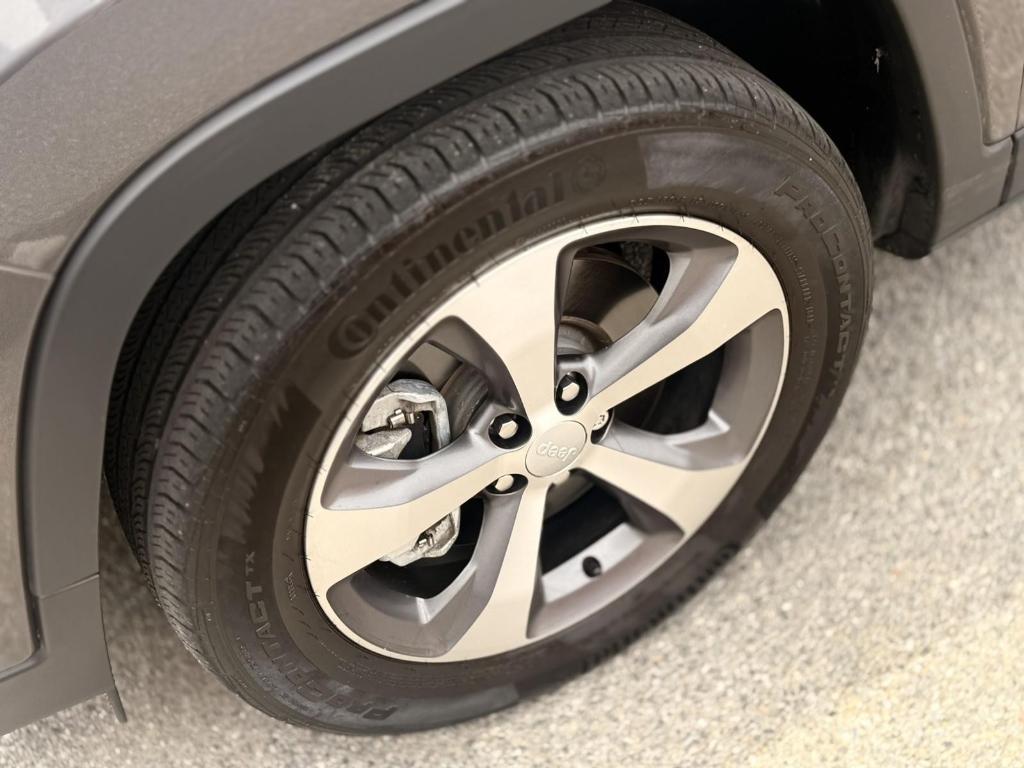 used 2022 Jeep Cherokee car, priced at $28,888