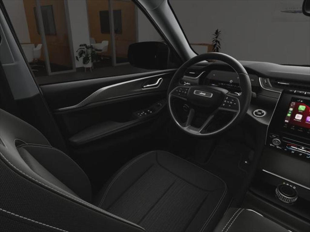 new 2025 Jeep Grand Cherokee car, priced at $42,800