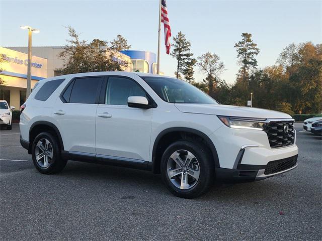 new 2025 Honda Pilot car, priced at $45,350