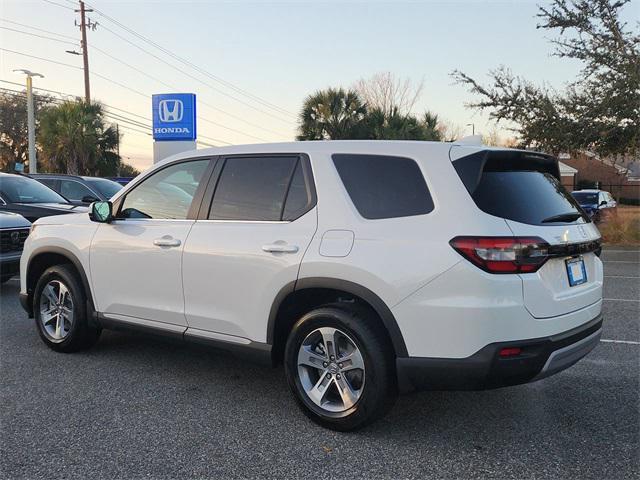 new 2025 Honda Pilot car, priced at $45,350