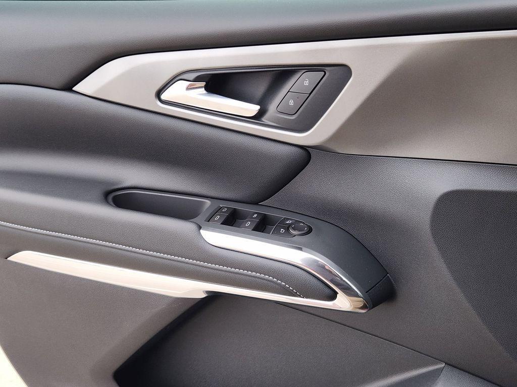 new 2026 Chevrolet Traverse car, priced at $47,805