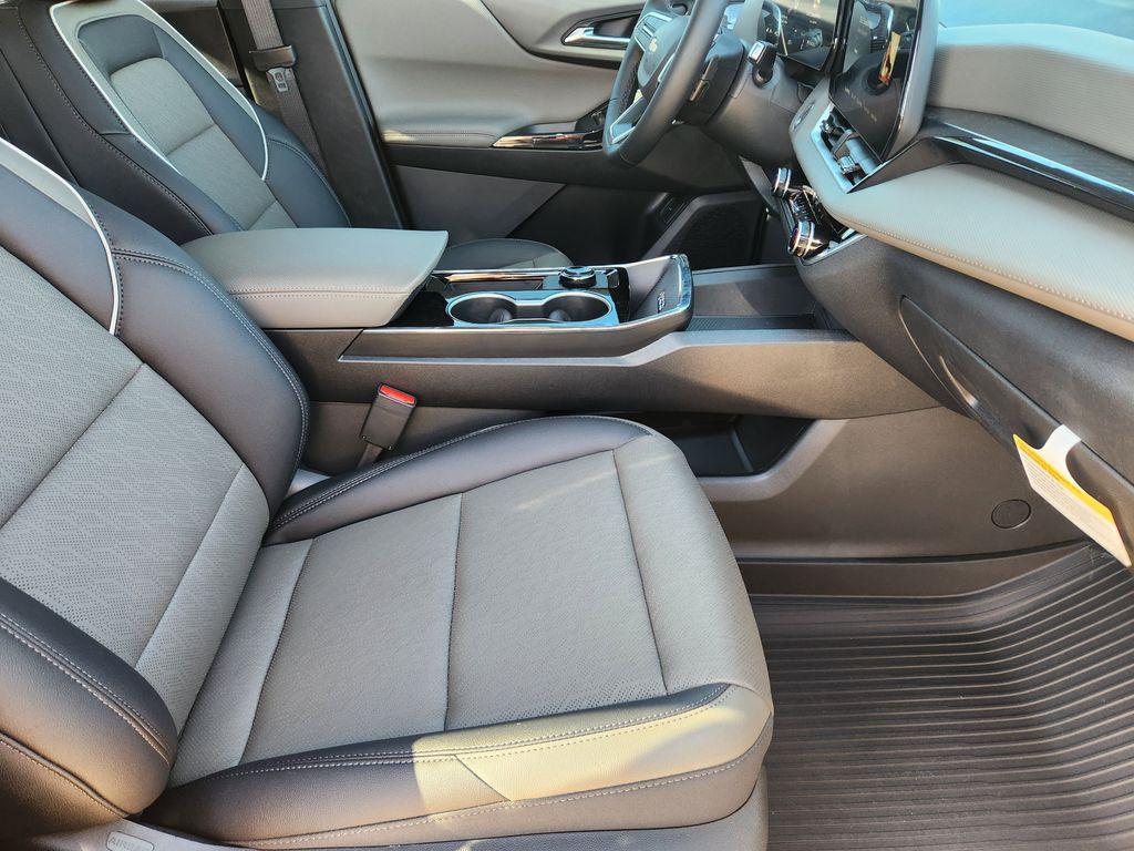 new 2026 Chevrolet Equinox car, priced at $34,010