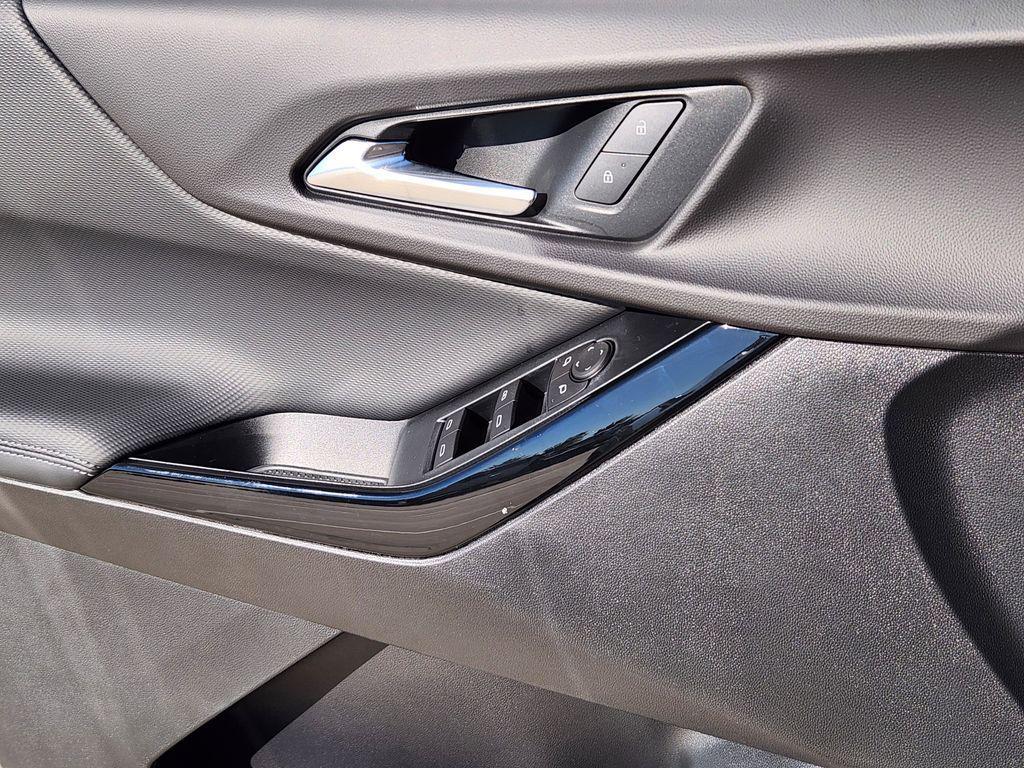 new 2026 Chevrolet Equinox car, priced at $28,990