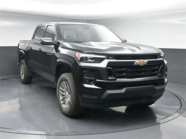 new 2025 Chevrolet Colorado car, priced at $38,297
