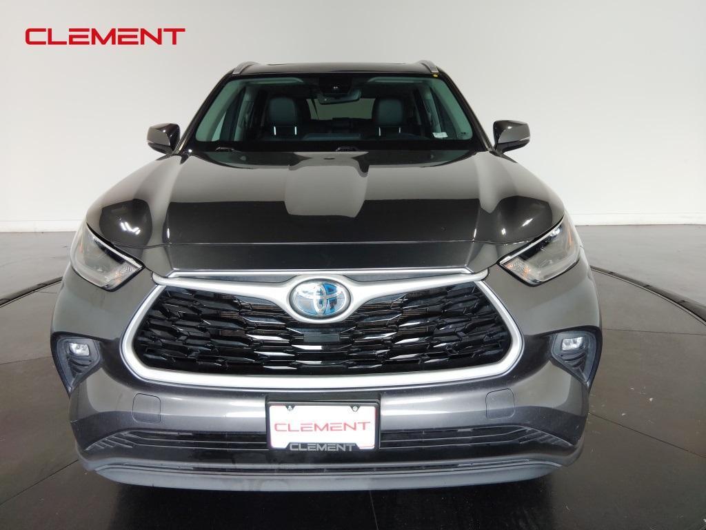 used 2023 Toyota Highlander Hybrid car, priced at $30,800
