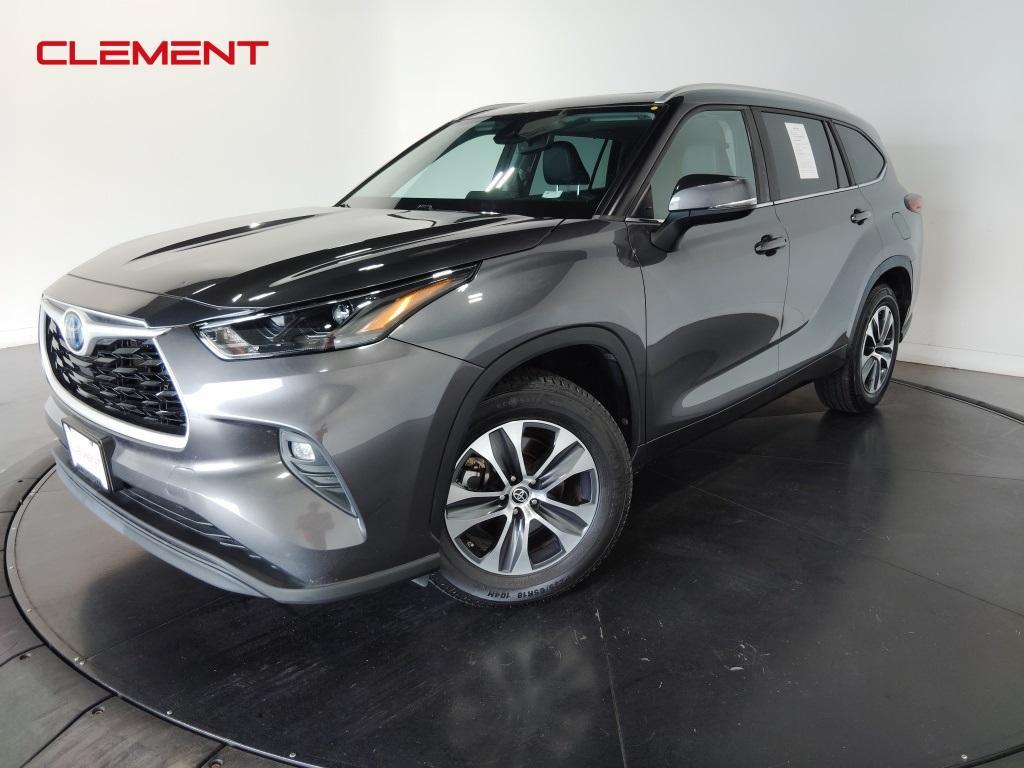 used 2023 Toyota Highlander Hybrid car, priced at $32,000