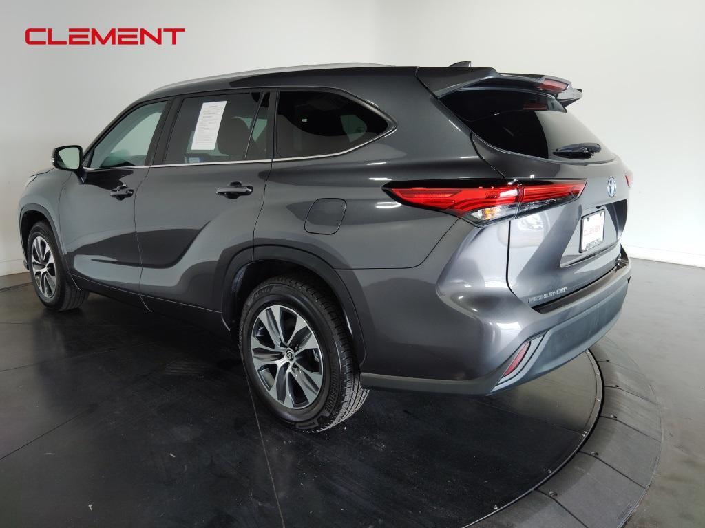 used 2023 Toyota Highlander Hybrid car, priced at $30,800
