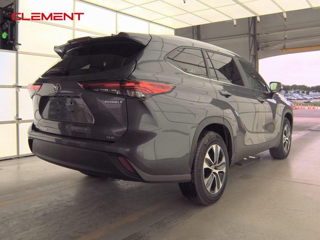 used 2023 Toyota Highlander Hybrid car, priced at $32,000