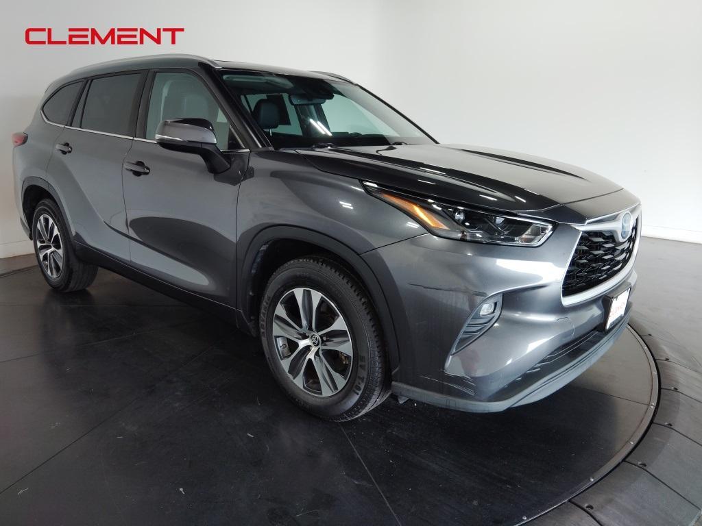 used 2023 Toyota Highlander Hybrid car, priced at $30,800