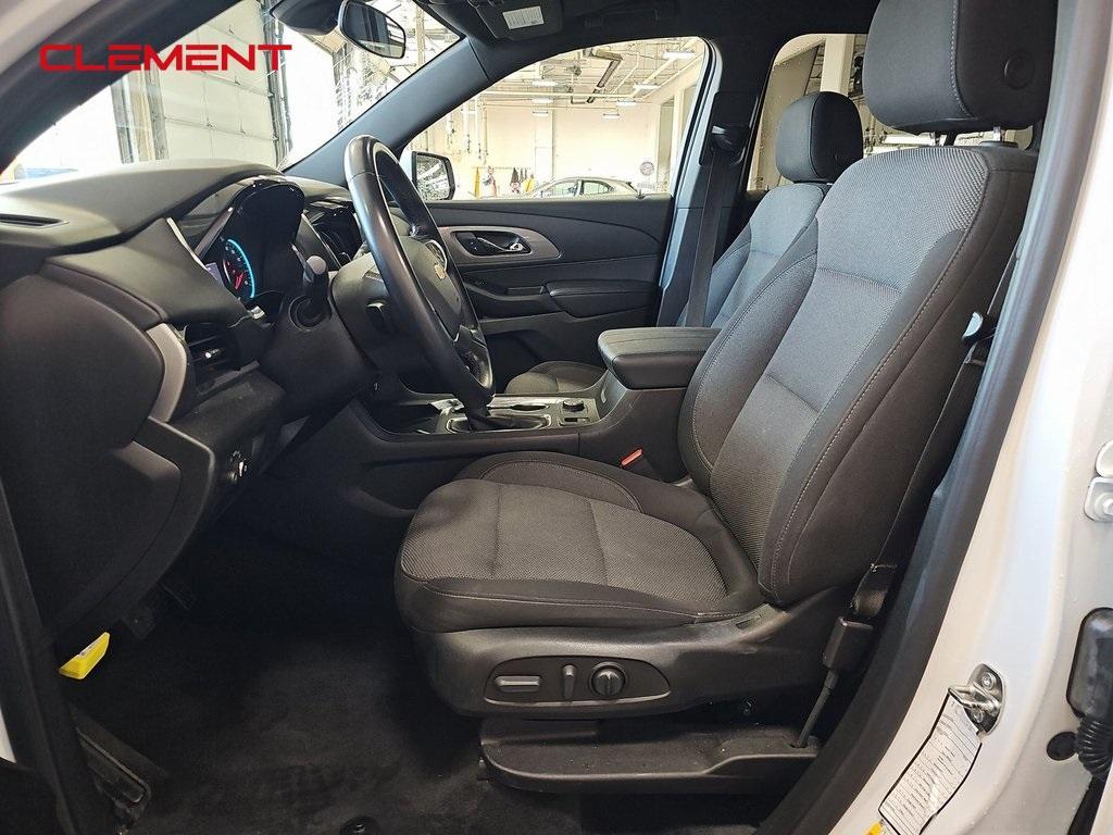 used 2023 Chevrolet Traverse car, priced at $26,200