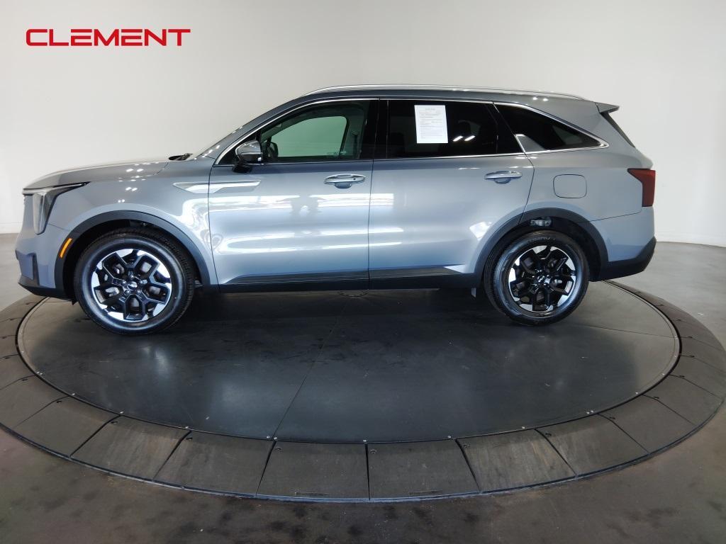 used 2024 Kia Sorento car, priced at $29,800
