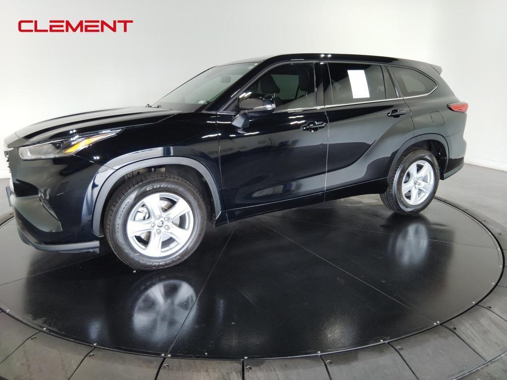 used 2022 Toyota Highlander car, priced at $27,500